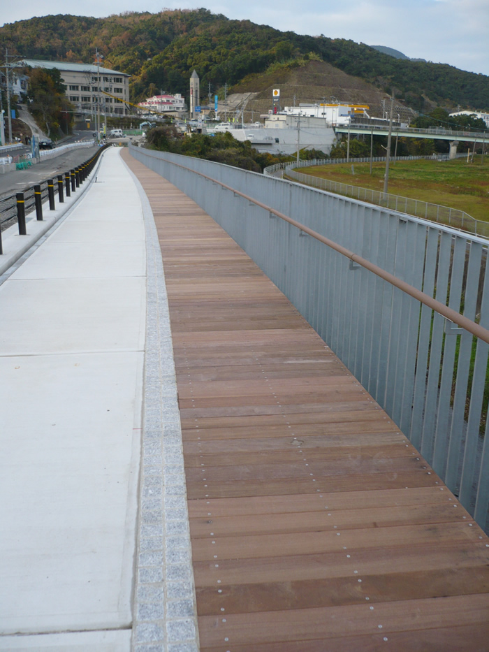 長崎県長崎市為石町国道歩道