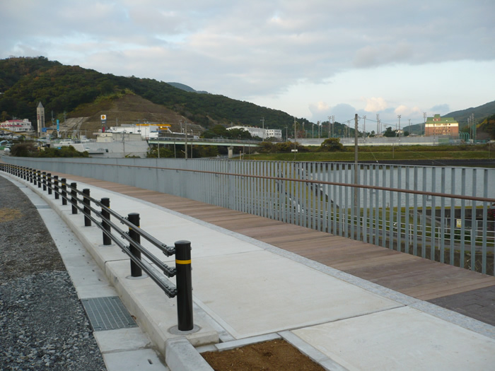 長崎県長崎市為石町国道歩道