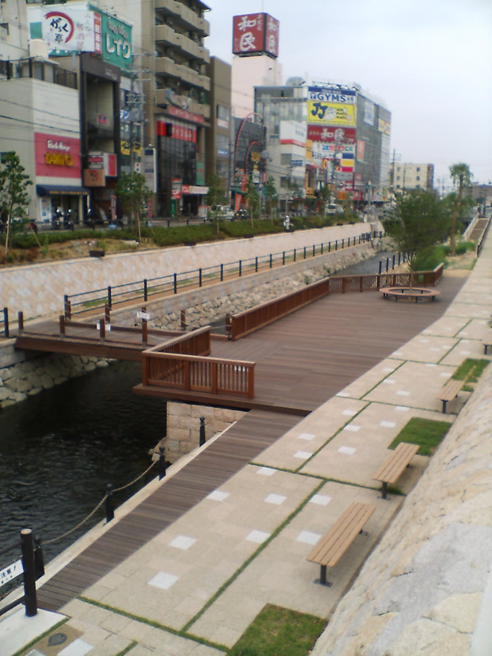 大阪府寝屋川市寝屋川せせらぎ公園